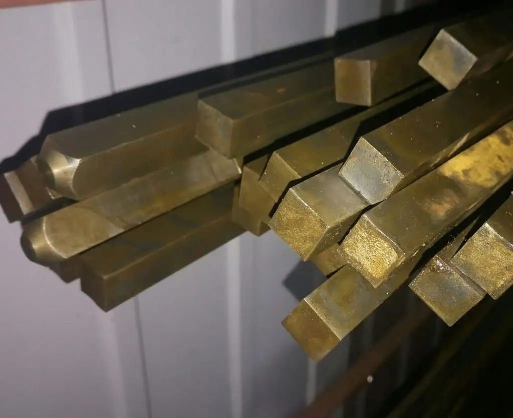 Латунный квадрат